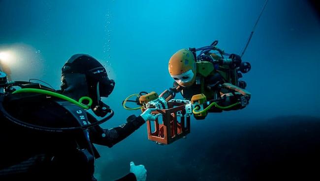Человекоподобный робот-дайвер
