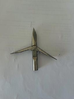 УКРАИНА Трехгранный 2 флажка сталь короткий